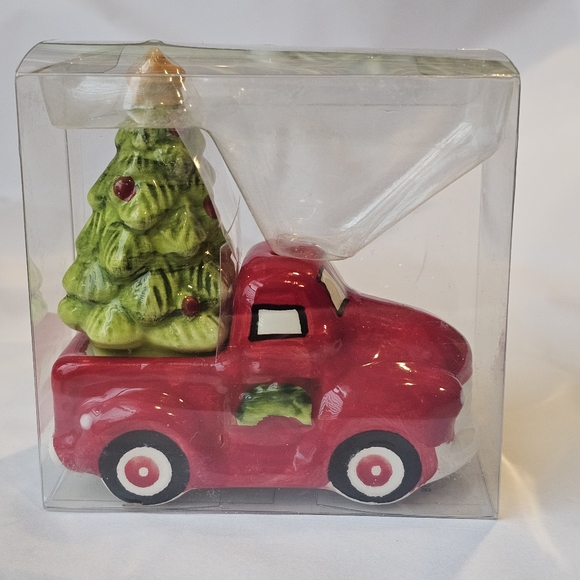 Red Truck and Tree Salt and Pepper Shakers - Picture 2 of 11